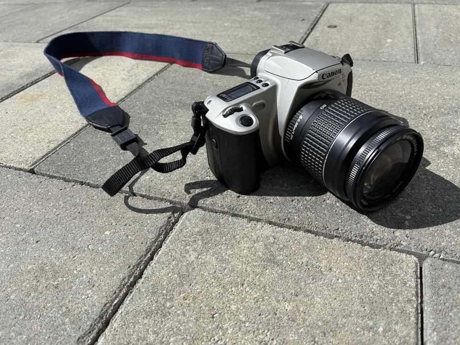 Aparat de fotografiat canon 300 EOS pe film