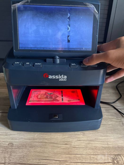 Cassida 2300DA. универсальный просмотровый детектор для проверки купюр