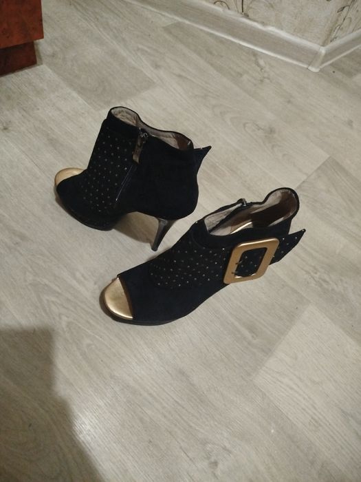 Продам басоножки 38 размера