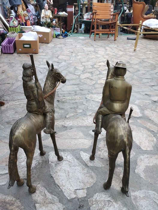 Бронзови статетки -Винету и Олд Шетърхенд