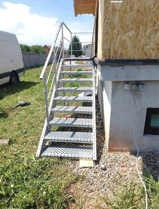 Scari zincate de exterior