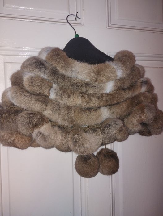 Чисто нова дамска кожена наметка