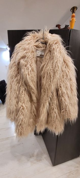 Haina de blana Stradivarius