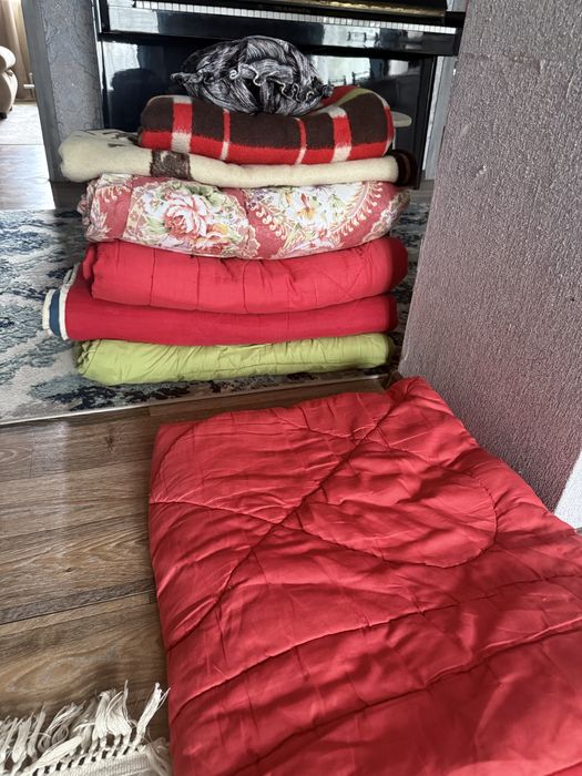 Продаю одеяла пуховые и верьлюжьи