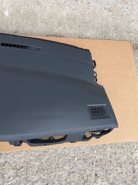 Plansa bord toyota auris