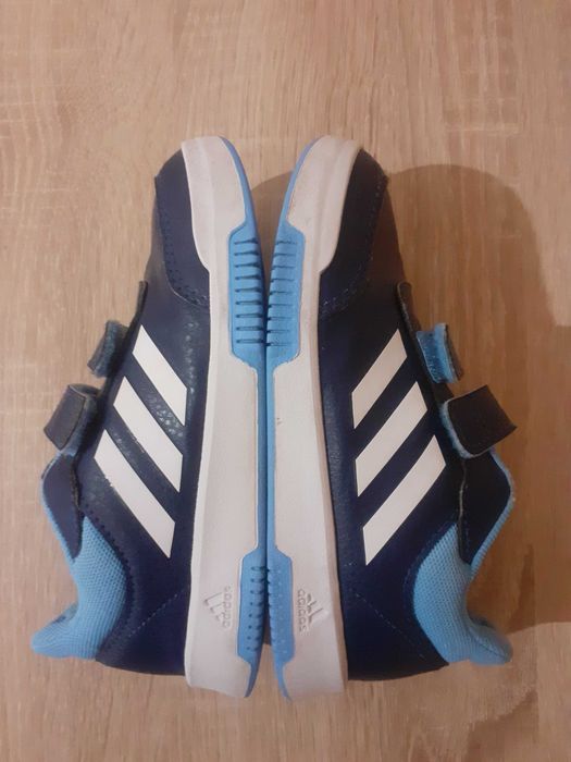 Маратонки ADIDAS номер 30.5