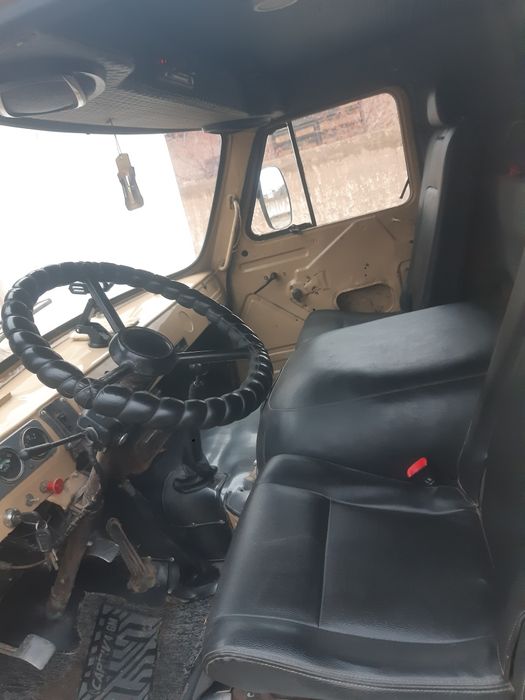 Uvaz moshina sotiladi puliz o‘ziz bilan ketadi xarajati yo‘q tent bor