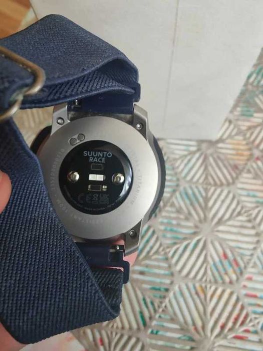 Suunto Race Titanium Charcoal -- Sapphire crystal