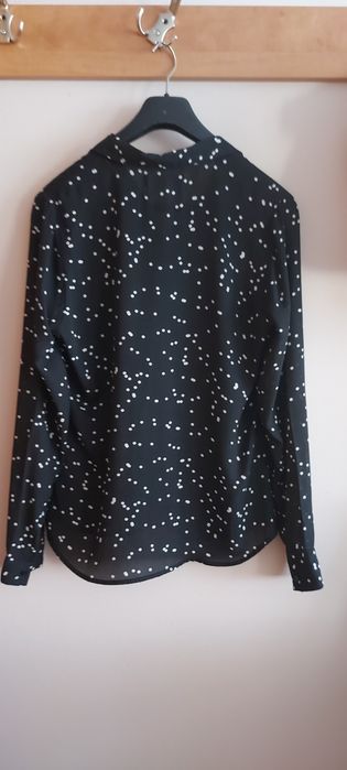 Черна риза на бели точки