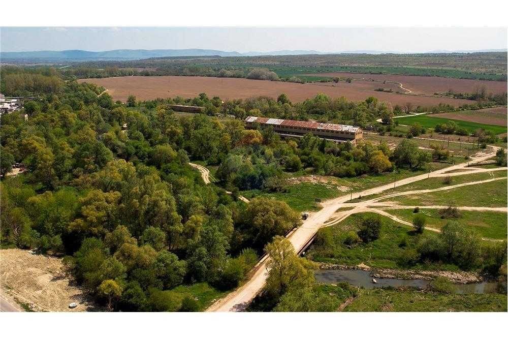 Продава се Промишлена сграда в с. Хан Крум, Област Шумен - 84102 кв.м за 42 €/кв.м - Снимка #3