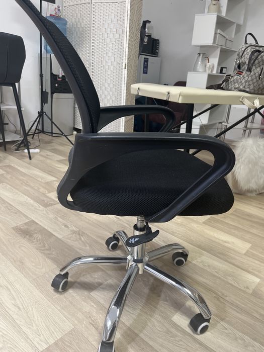 Стулья офисные новые