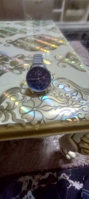 Продавам оригинален Часовник на TOMМY HILFIGER