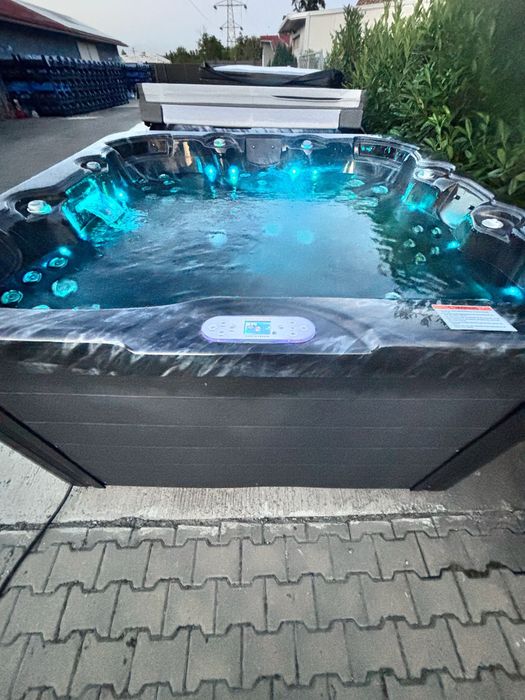 Jacuzzi Whirlpool 6 persoane spa cadă cu hidromasaj ciubăr piscină