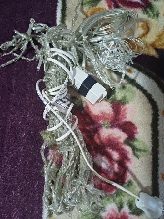 Дед мороз на батарейках.герлянды длинные.