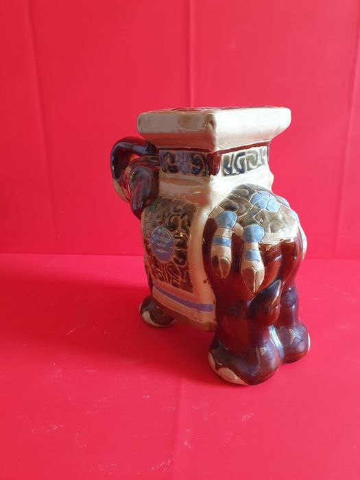 Порцеланов слон кашпа