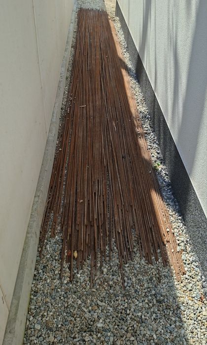 Fier beton rămas de la construcție