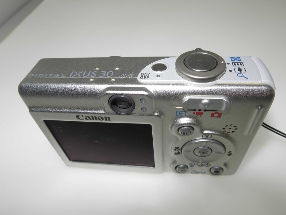 Canon IXUS 30 компактен фотоапарат, мини цифрова камера, като нов