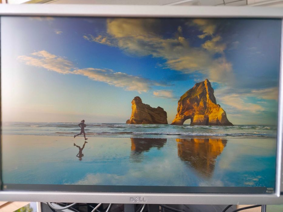 2бр Монитори Dell P2213