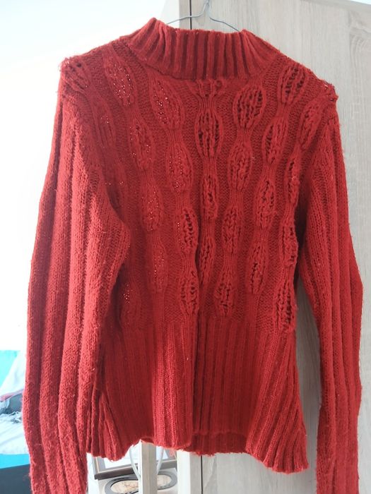 Vând pulovere pentru damă