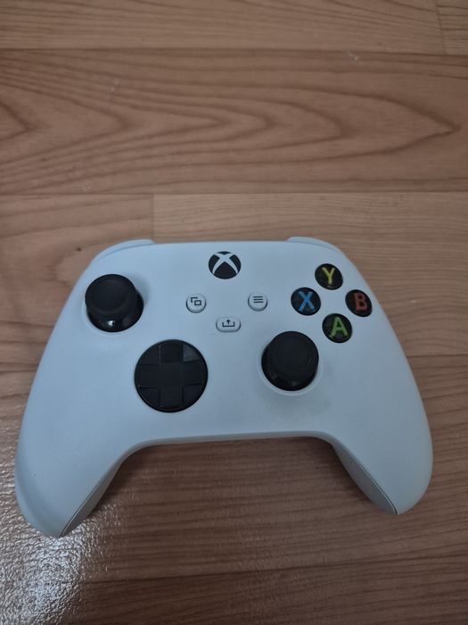 Обменяю джойстик от xbox series на игры для xbox one,360