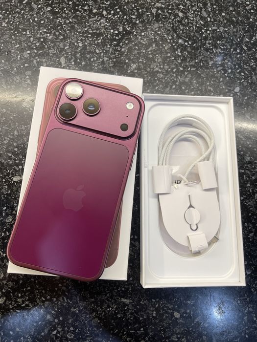 Продам Iphone 18 pro max бордовый
