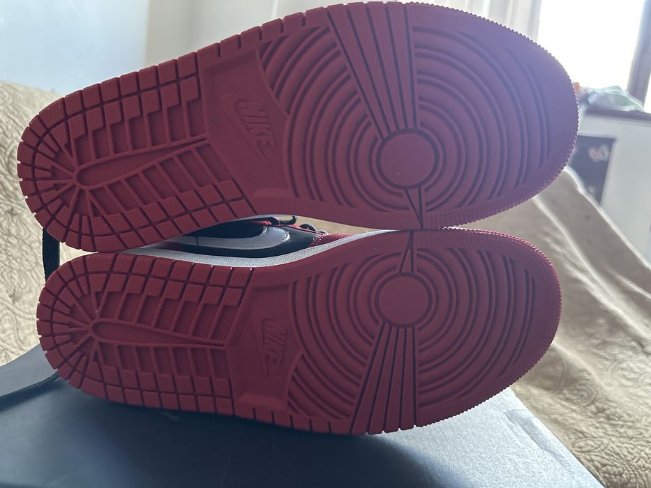 Oferta Nike Air Jordan 1 Mid marimea 40
