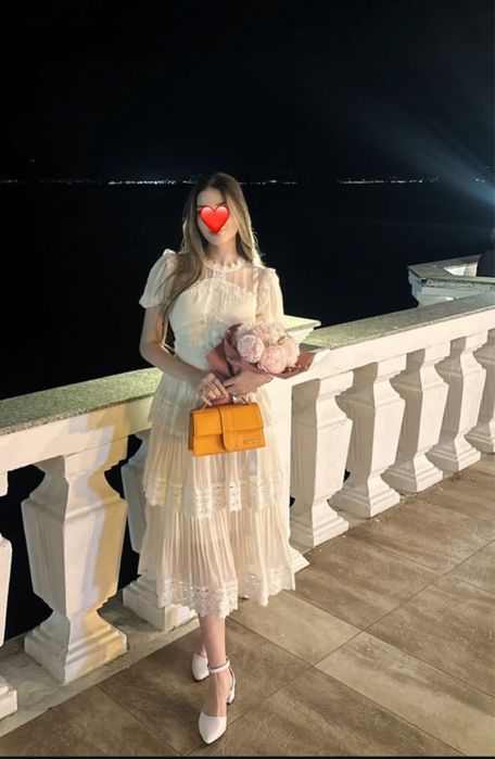 Бежевое коктельное платье