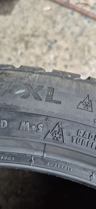 4 anvelope iarna 10% uzura,Continental 275/40/21.Pretul este pe bucata