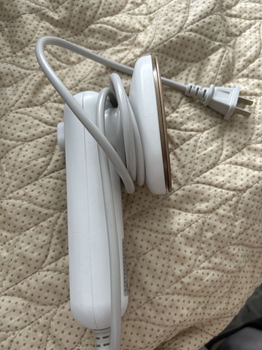 Мвленький.  утюг