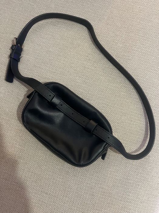 Borseta Guess din piele