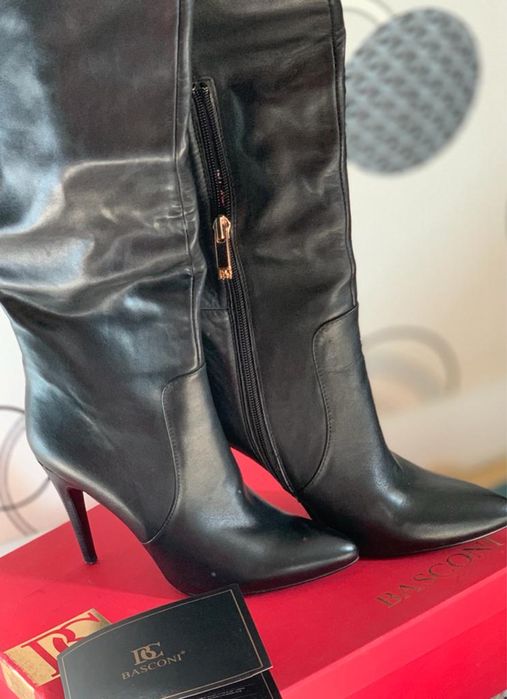 Черные кожанные ботфорты Basconi