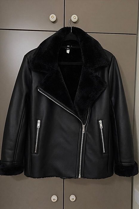 Черно кожно яке Mango