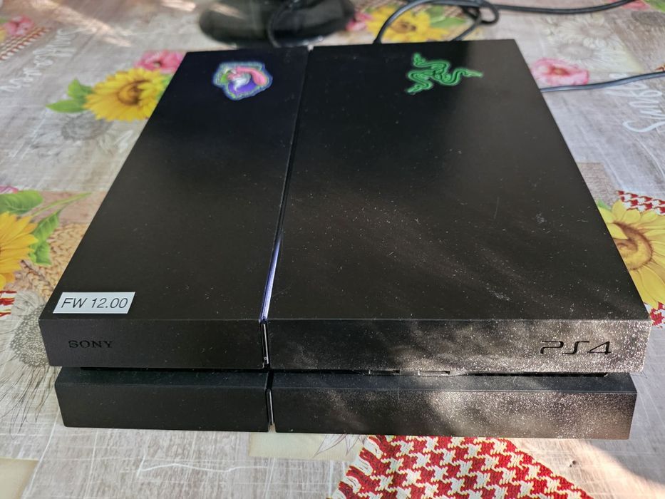 Vând PS4 FAT Modat 500GB