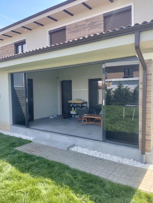 Inchidere teras cu pereti de sticla