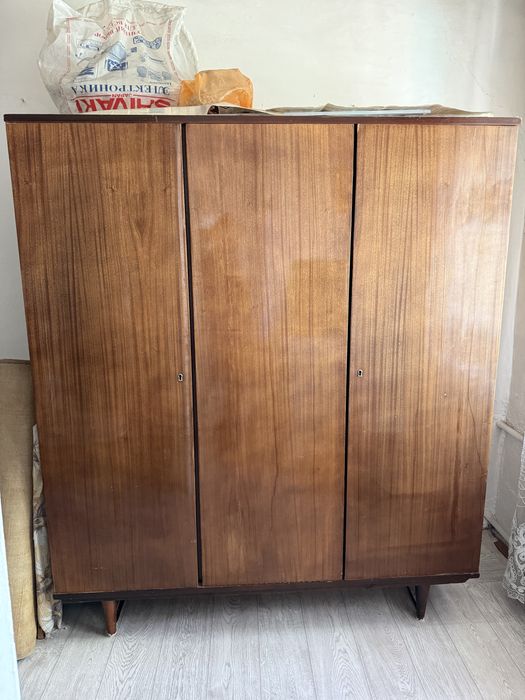 шифоньер, дерево