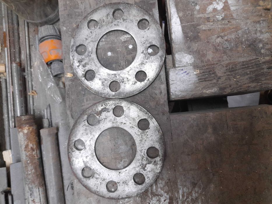 Продавам 2 броя фланци за джанти с дебелина 5мм