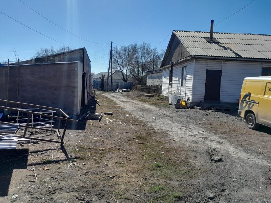 Продам два дома на одном участке