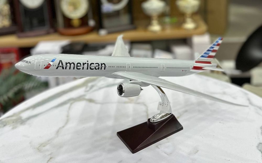 модель самолета Boeing 777-300ER авиакомпании American Airlines