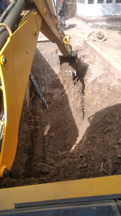 Услуги экскаватора эксковатора погрузчика