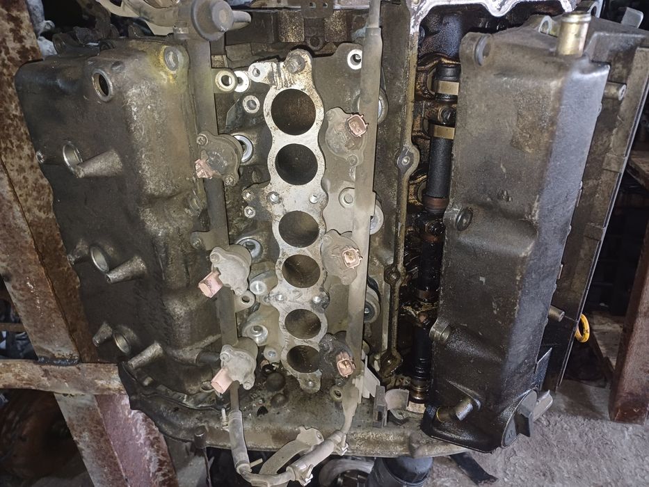 ниссан примера 1.6  максима3.0