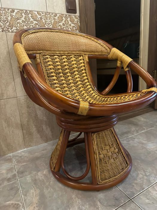 Продам ратанговые стулья