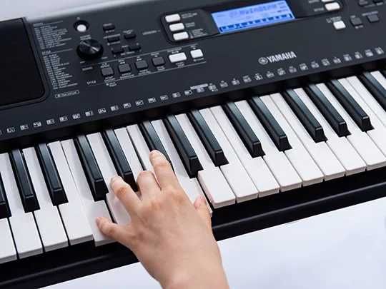 Продам синтезатор yamaha psr e373
