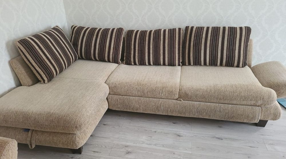 Угловой диван и кресло