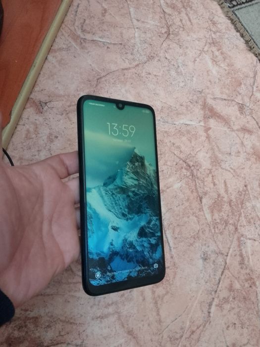 Продам телефон редми.