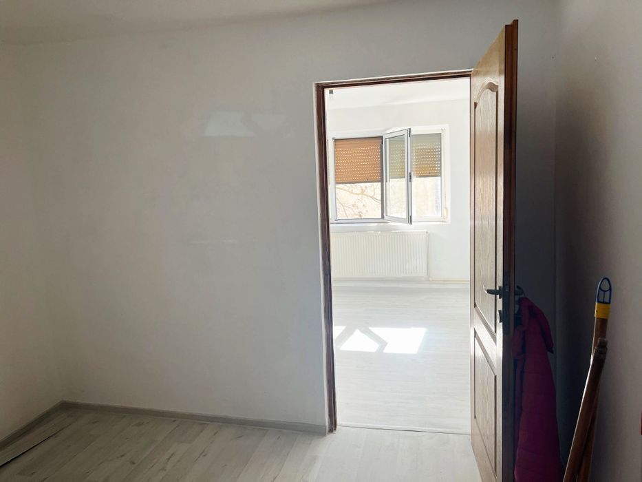 Cameră cămin transformată în APARTAMENT 3 CAMERE – Centrală proprie, B