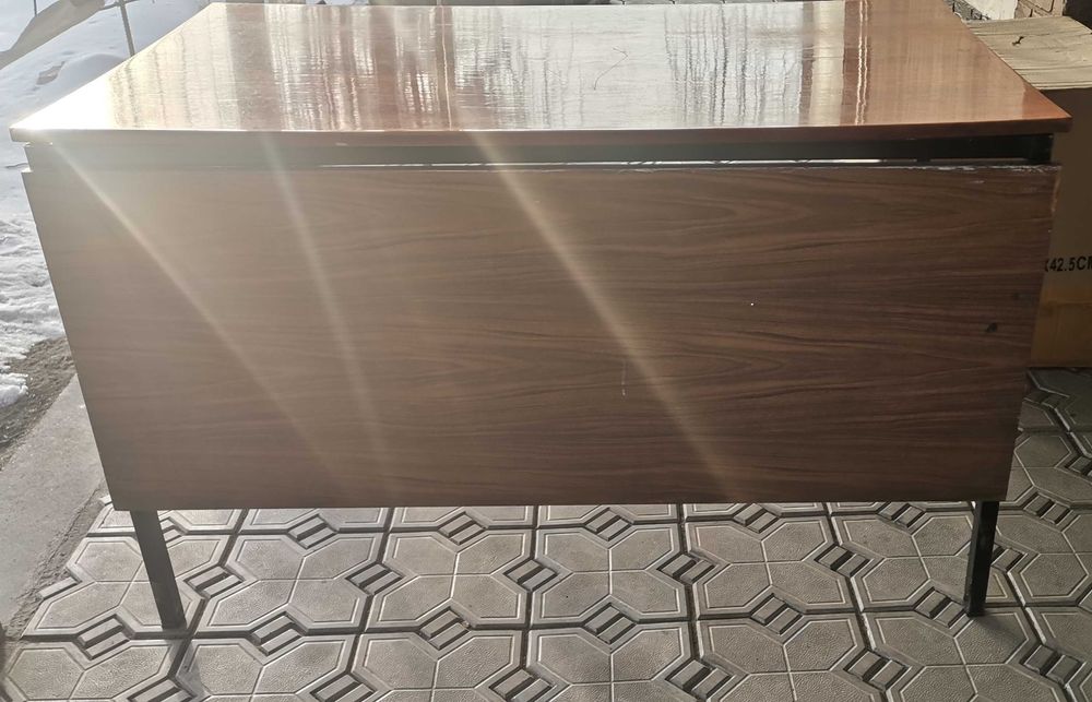 Продам  письменный рабочий стол.