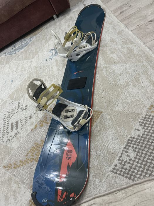 Продам сноуборд 162см с креплением и ботинки
