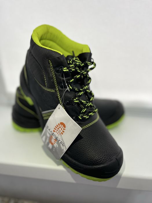 Продается новая спец обувь 43 размера