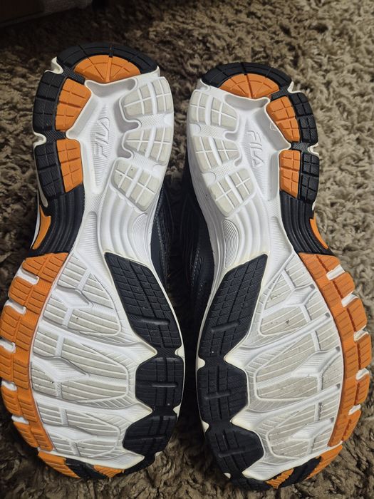 Adidasi Fila . Ca noi