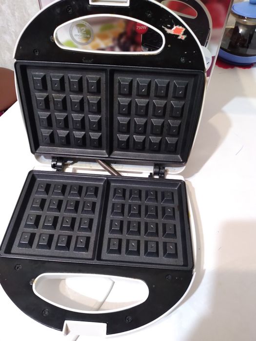 Продам вафельницу